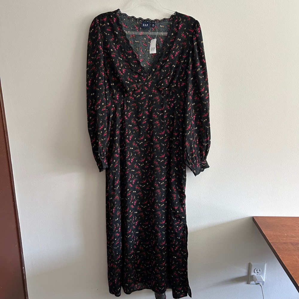 NWT GAP Maxi Dress Black Red Floral M V-Neck Eyelet Lace Trim Long Sleeve